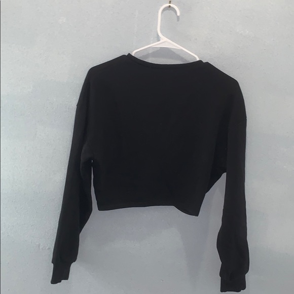 Black cropped pullover. - Picture 2 of 2